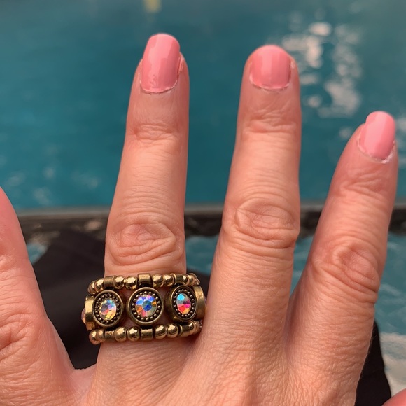 New Gold Tone w/ aurora borealis crystal ring - Picture 4 of 4